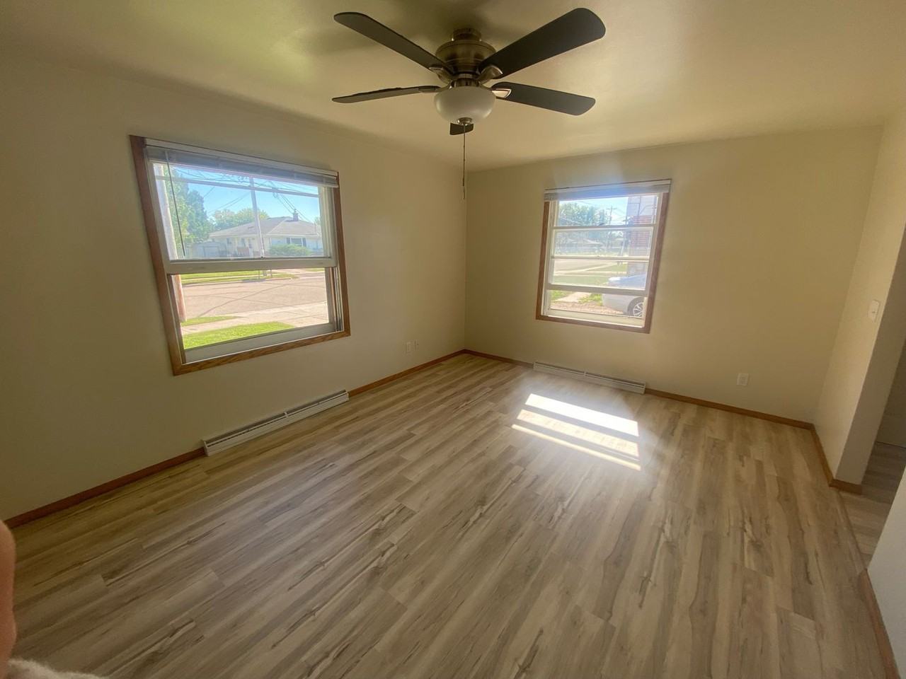 970 Grove St - Photo 5 of 10