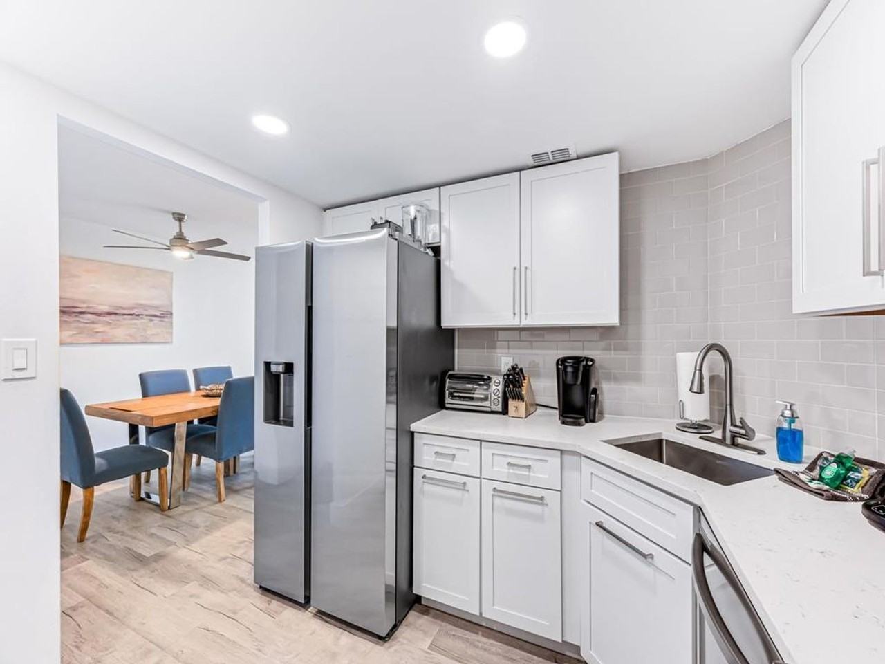 380 Seaview Ct - Photo 3 of 16