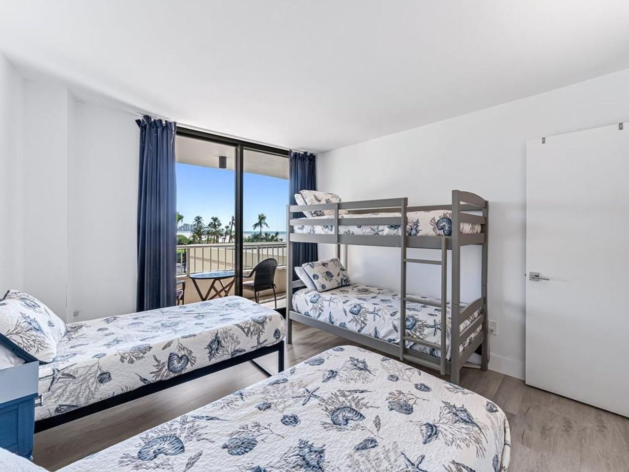 380 Seaview Ct - Photo 6 of 16