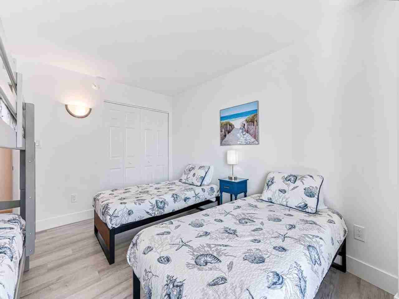 380 Seaview Ct - Photo 7 of 16