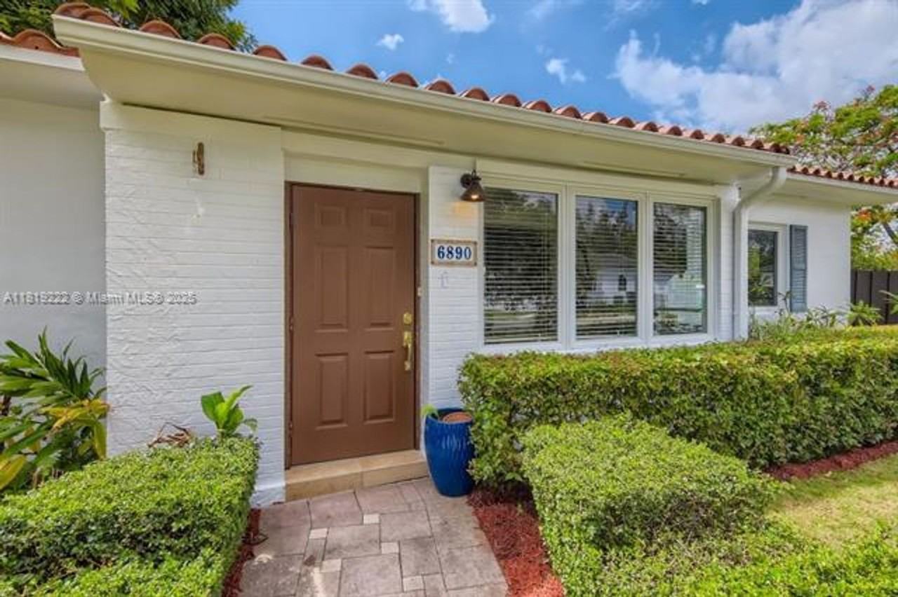 6890 Sw 51st St #0 - Photo 3 of 32