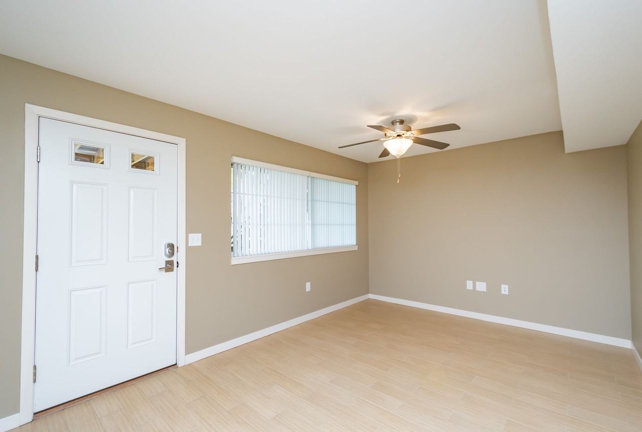 203 6th St #2 - Photo 4 of 18