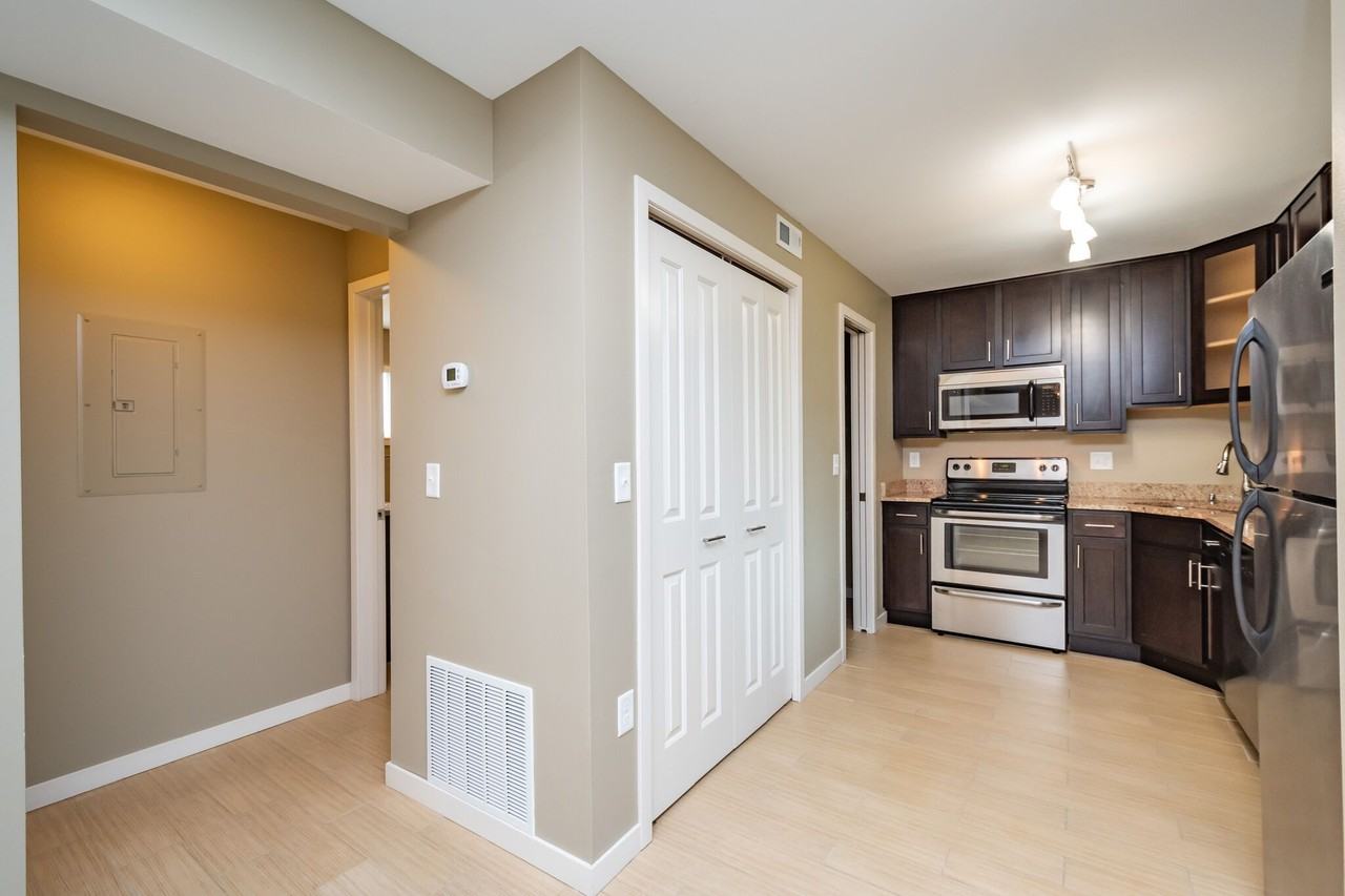 203 6th St #2 - Photo 6 of 18