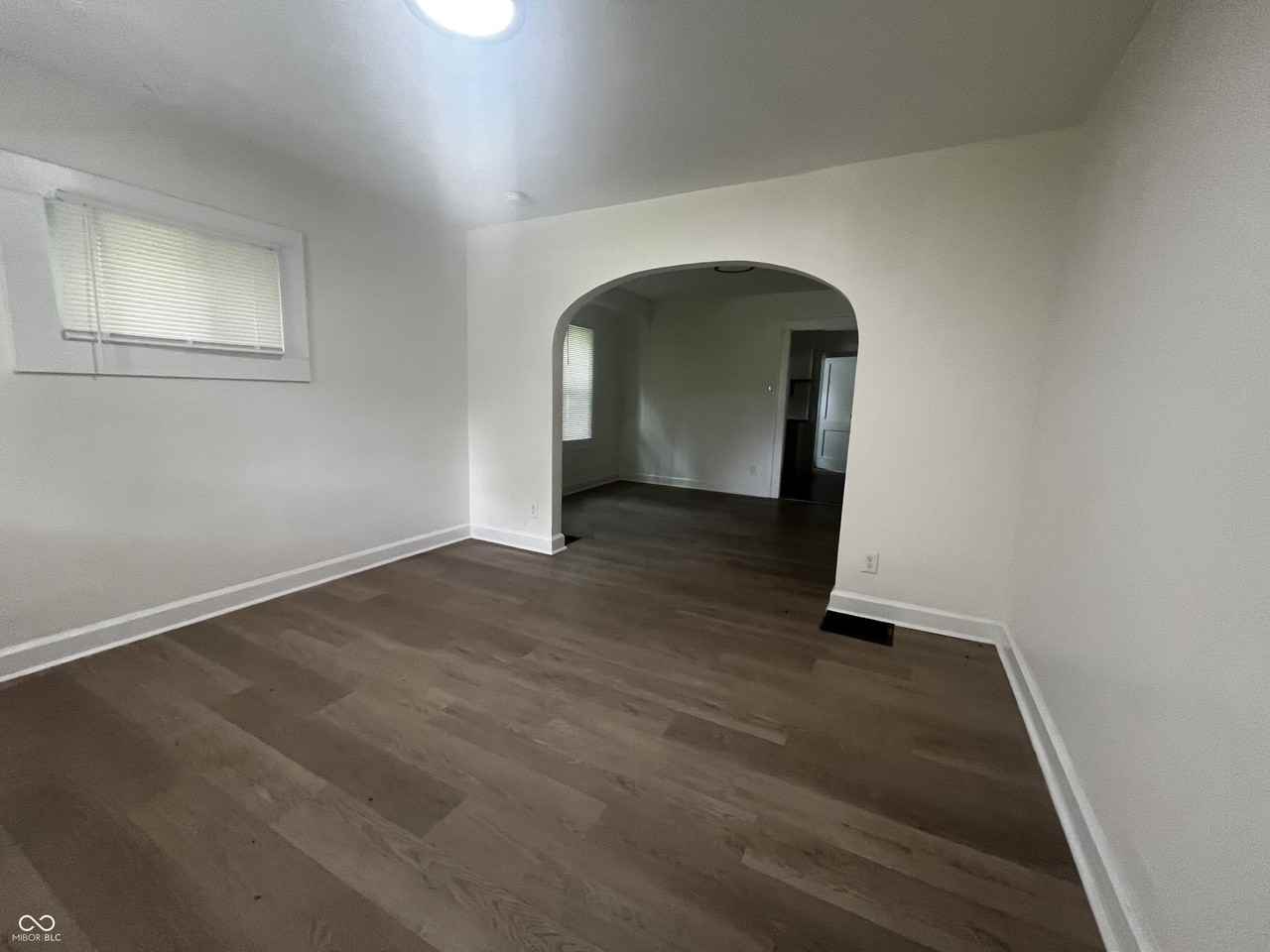 1504 N Gladstone Ave - Photo 2 of 19