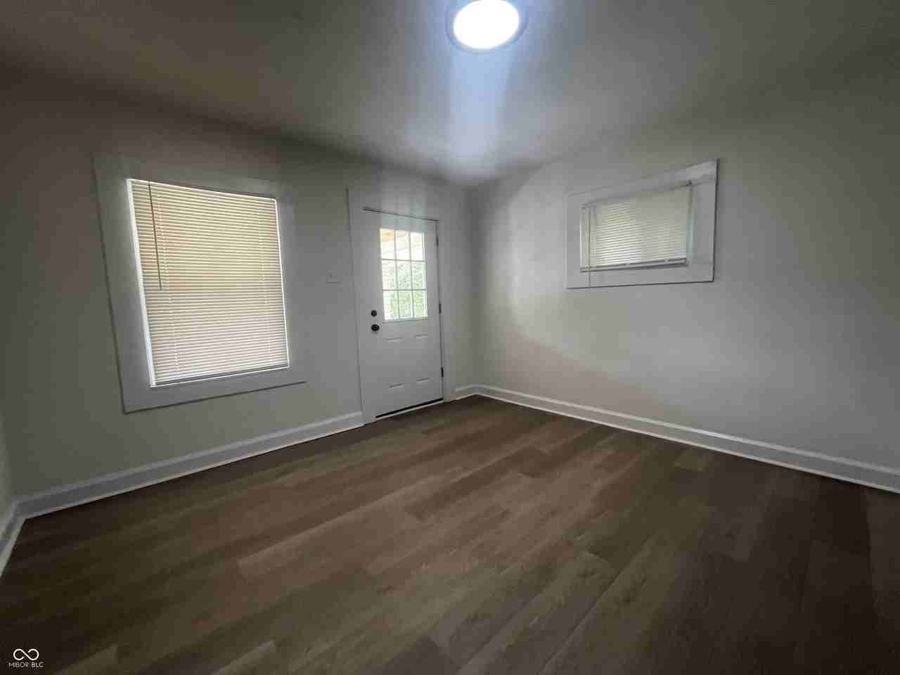 1504 N Gladstone Ave - Photo 3 of 19