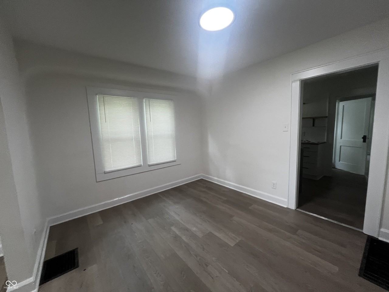 1504 N Gladstone Ave - Photo 4 of 19