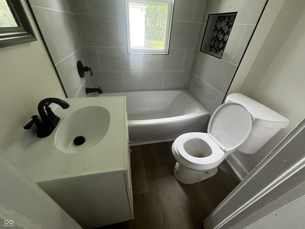 1504 N Gladstone Ave - Photo 7 of 19