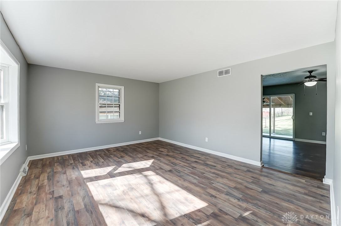 801 Wicklow Ln - Photo 2 of 27