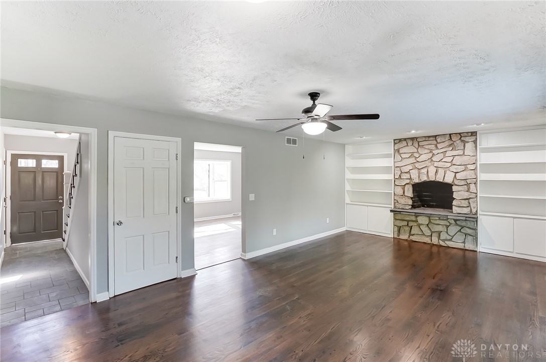 801 Wicklow Ln - Photo 5 of 27