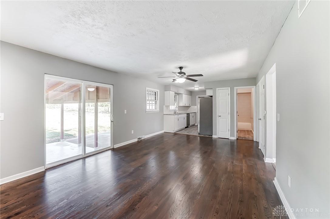 801 Wicklow Ln - Photo 6 of 27