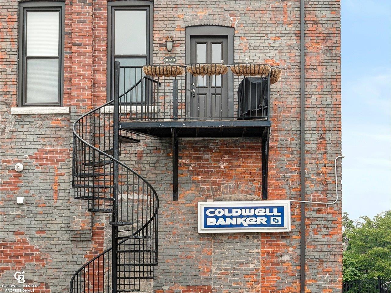 802 Lapeer Avenue - Photo 2 of 11