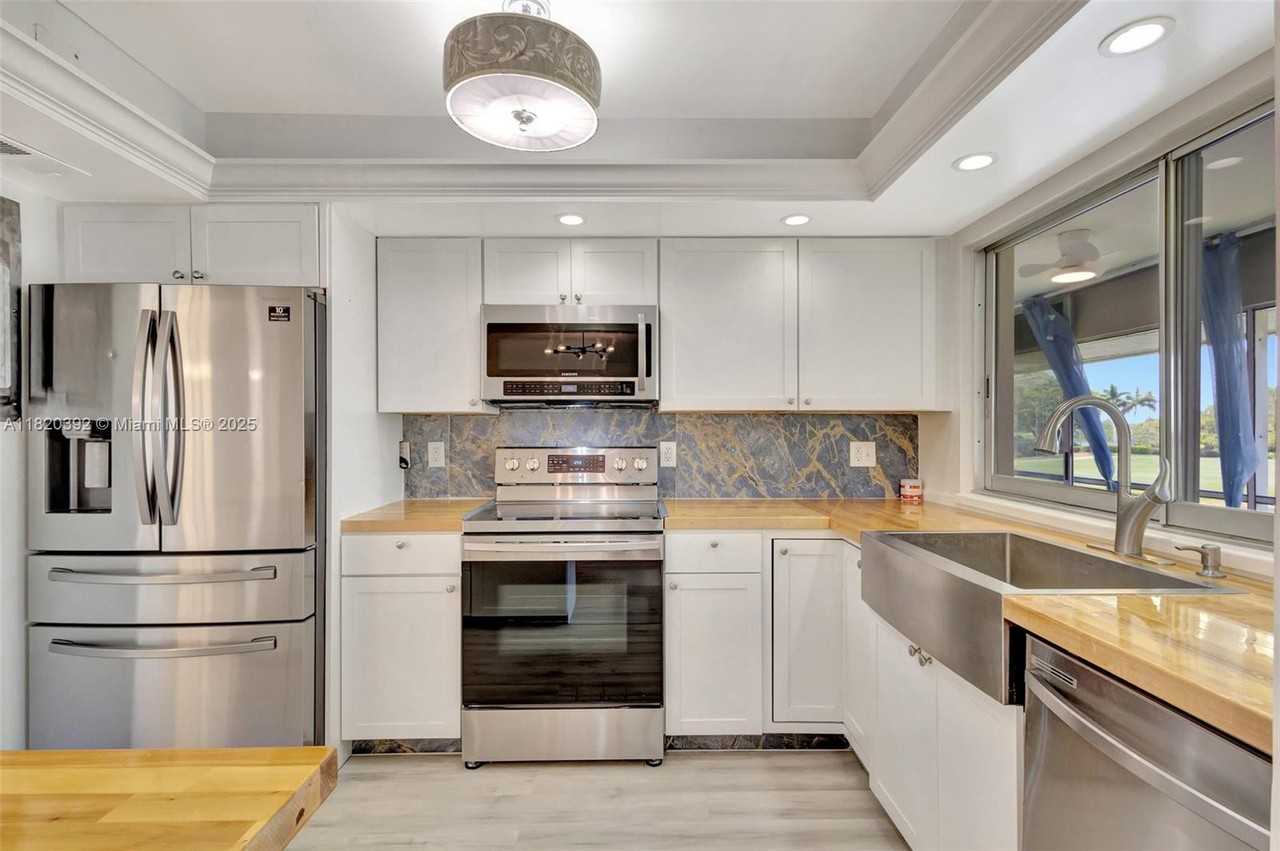 5540 Tamberlane Cir - Photo 7 of 21