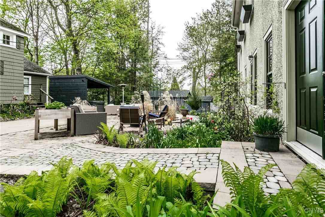 304 E Genesee St - Photo 4 of 44