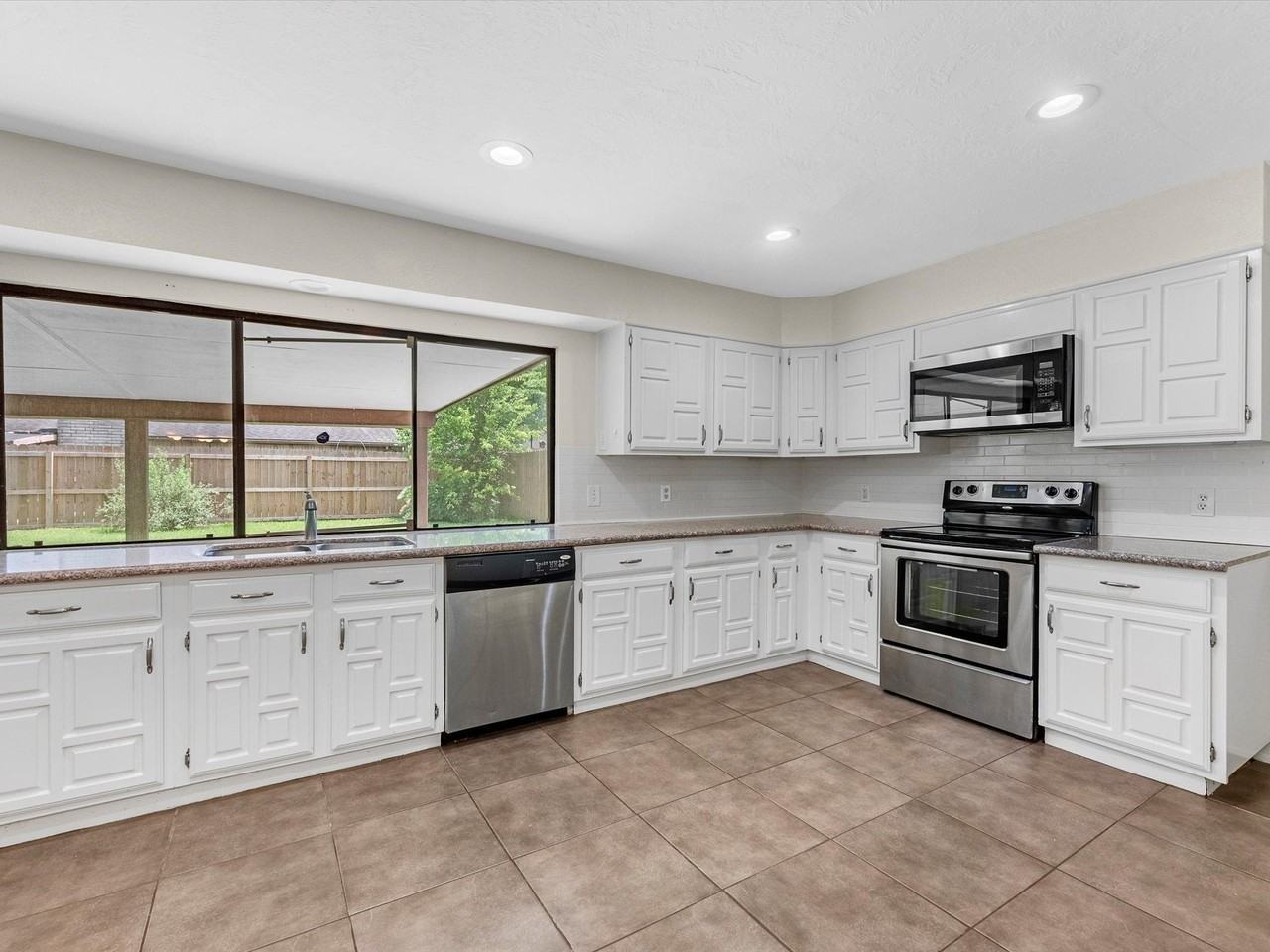 16811 Grouse Moor Dr - Photo 2 of 14