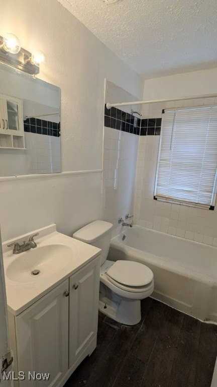 1020 W 19th St - Photo 2 of 9