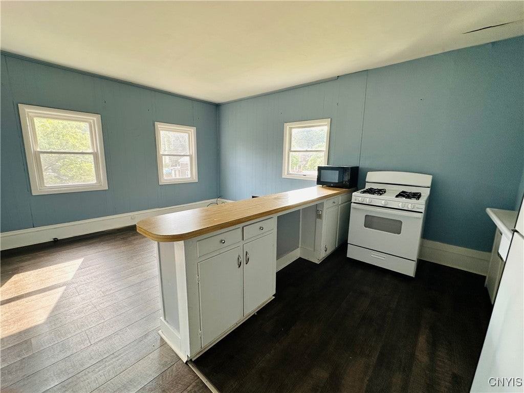 238 W 5th St - Photo 2 of 8