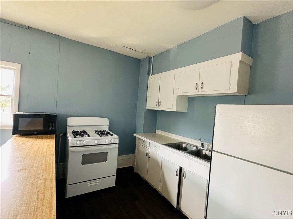 238 W 5th St - Photo 3 of 8