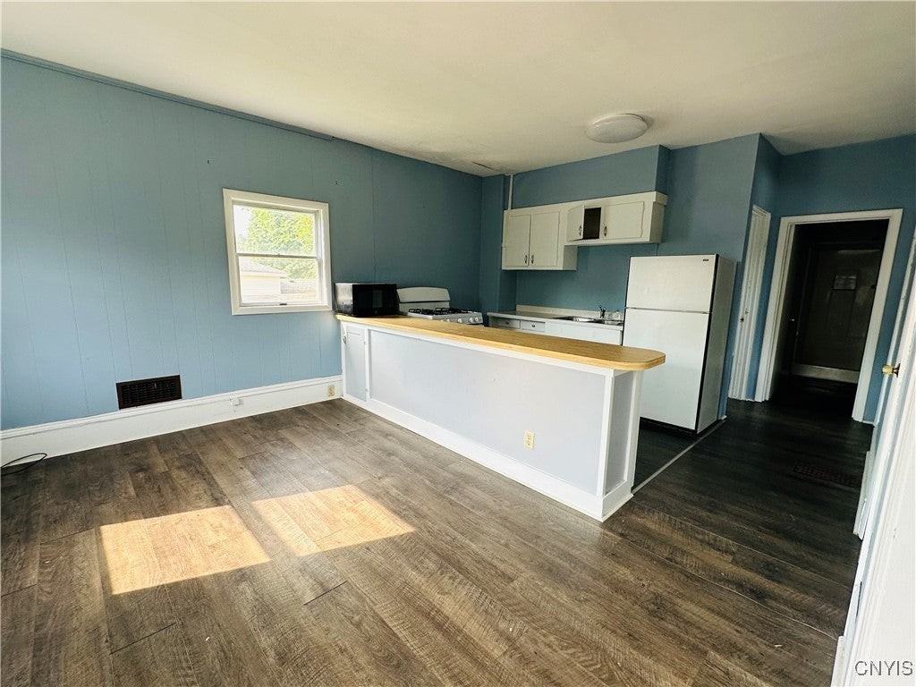 238 W 5th St - Photo 4 of 8