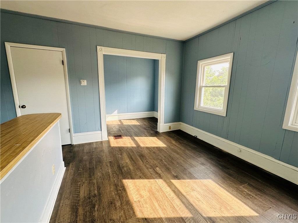 238 W 5th St - Photo 5 of 8