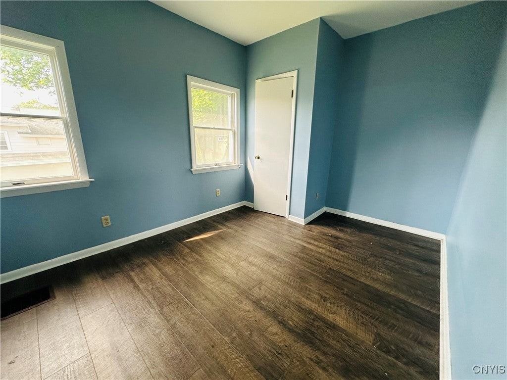 238 W 5th St - Photo 6 of 8