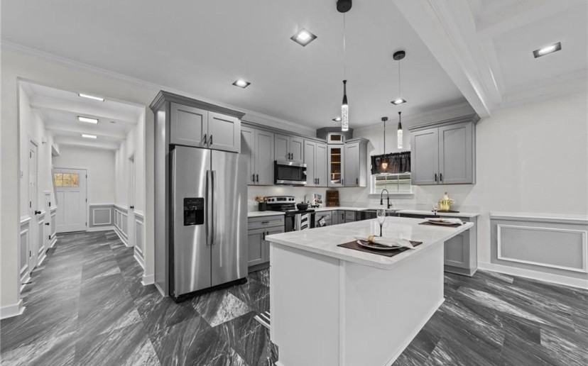 621 44th St - Photo 3 of 12