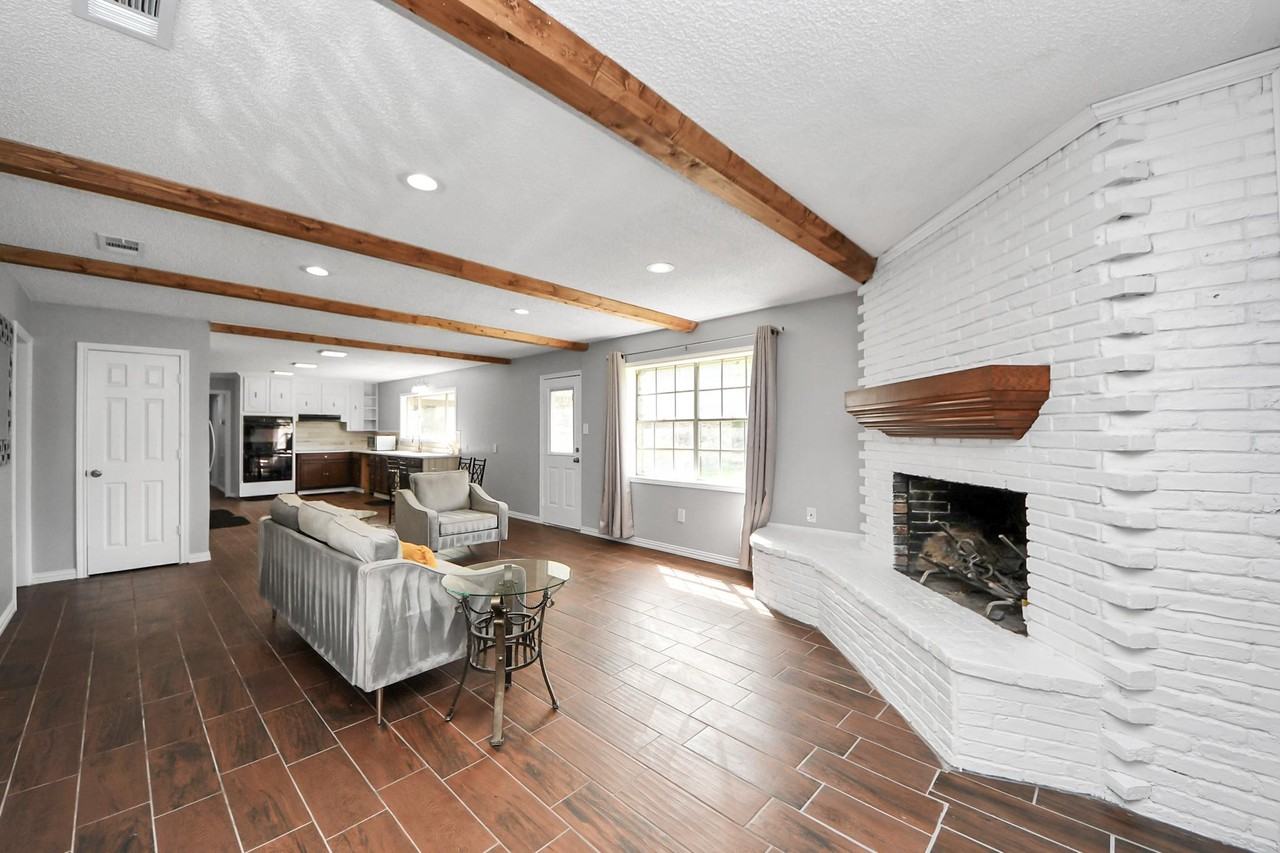 Frostwood Cir - Photo 2 of 17