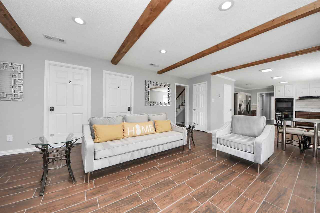 Frostwood Cir - Photo 3 of 17