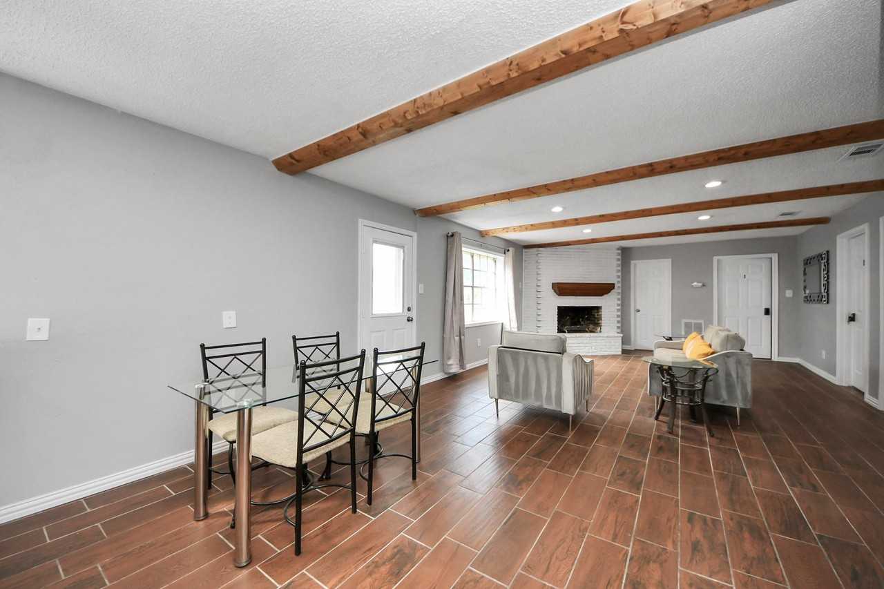 Frostwood Cir - Photo 5 of 17