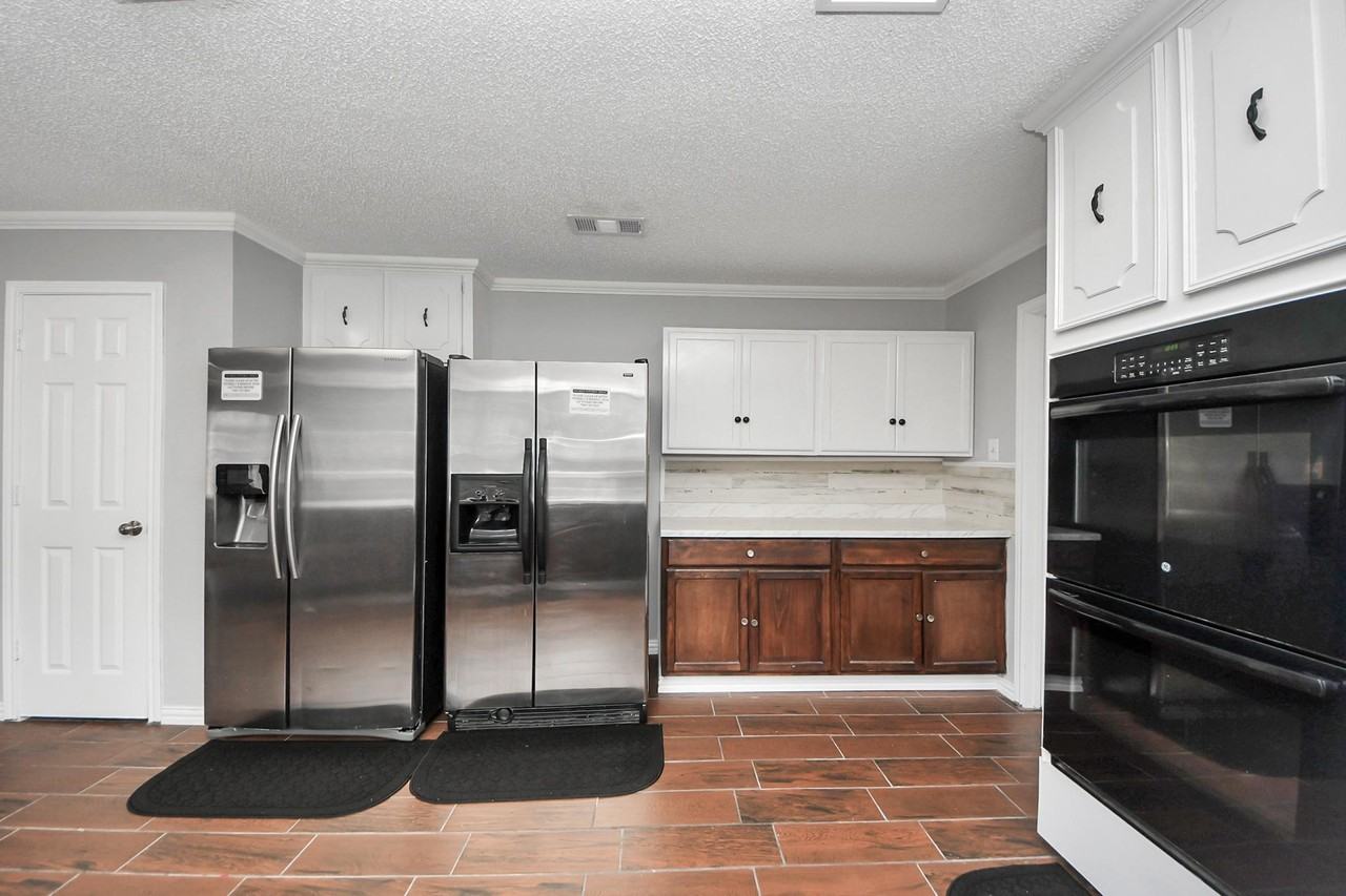 Frostwood Cir - Photo 7 of 17