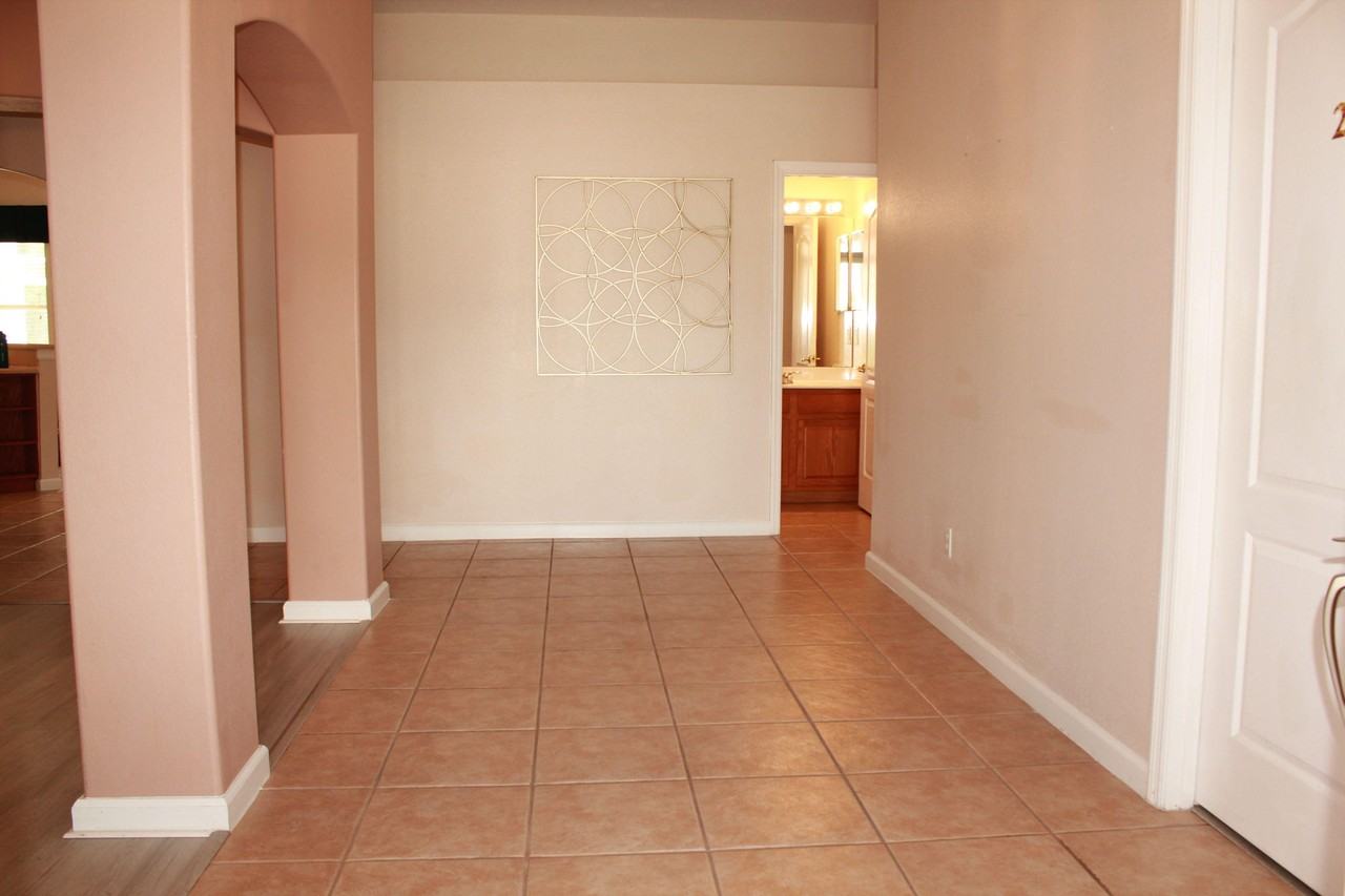 Prestwick Dr - Photo 2 of 36