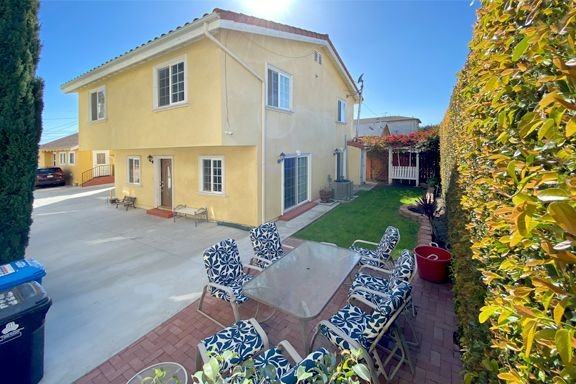 632 W 11th St - Photo 3 of 12