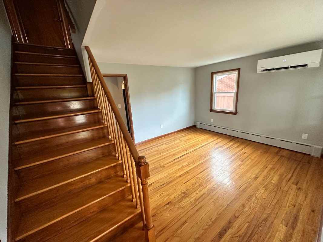 320 Barclay Ave - Photo 2 of 11