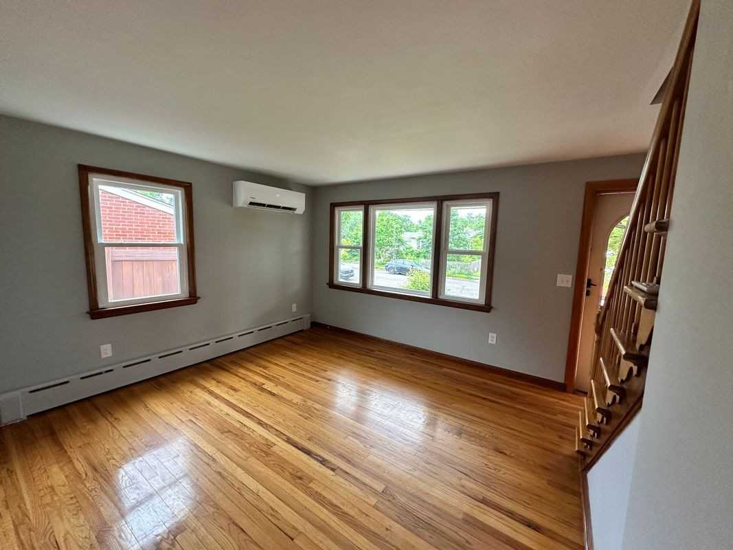 320 Barclay Ave - Photo 3 of 11