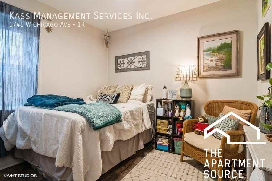 1741 W Chicago Ave #1R - Photo 4 of 6