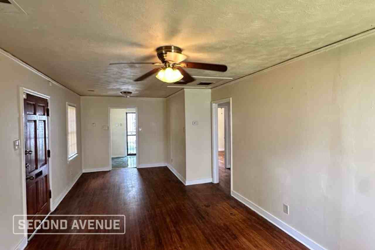 2731 Jeffrey Ave - Photo 2 of 10