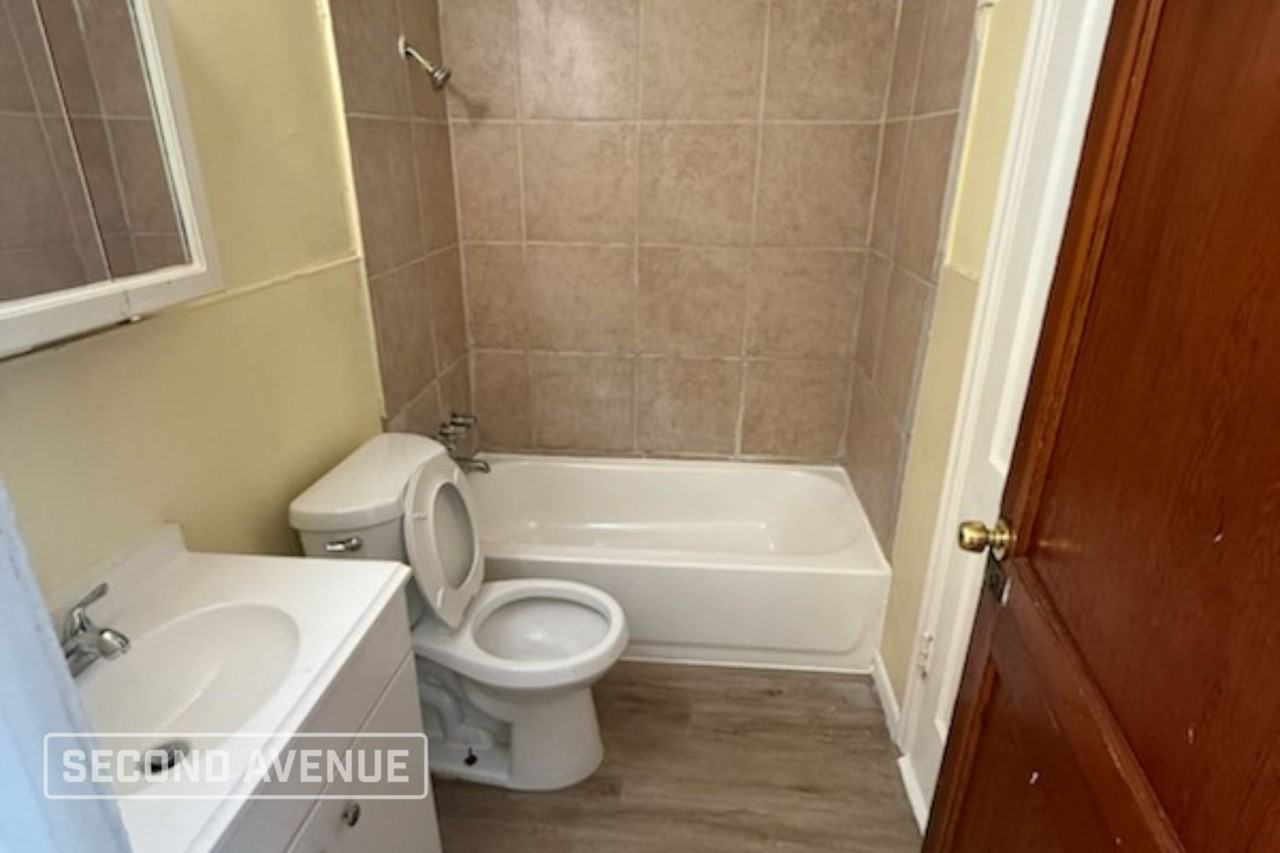 2731 Jeffrey Ave - Photo 4 of 10