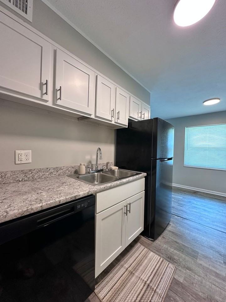 5004 Willoway Drive - Photo 5 of 50