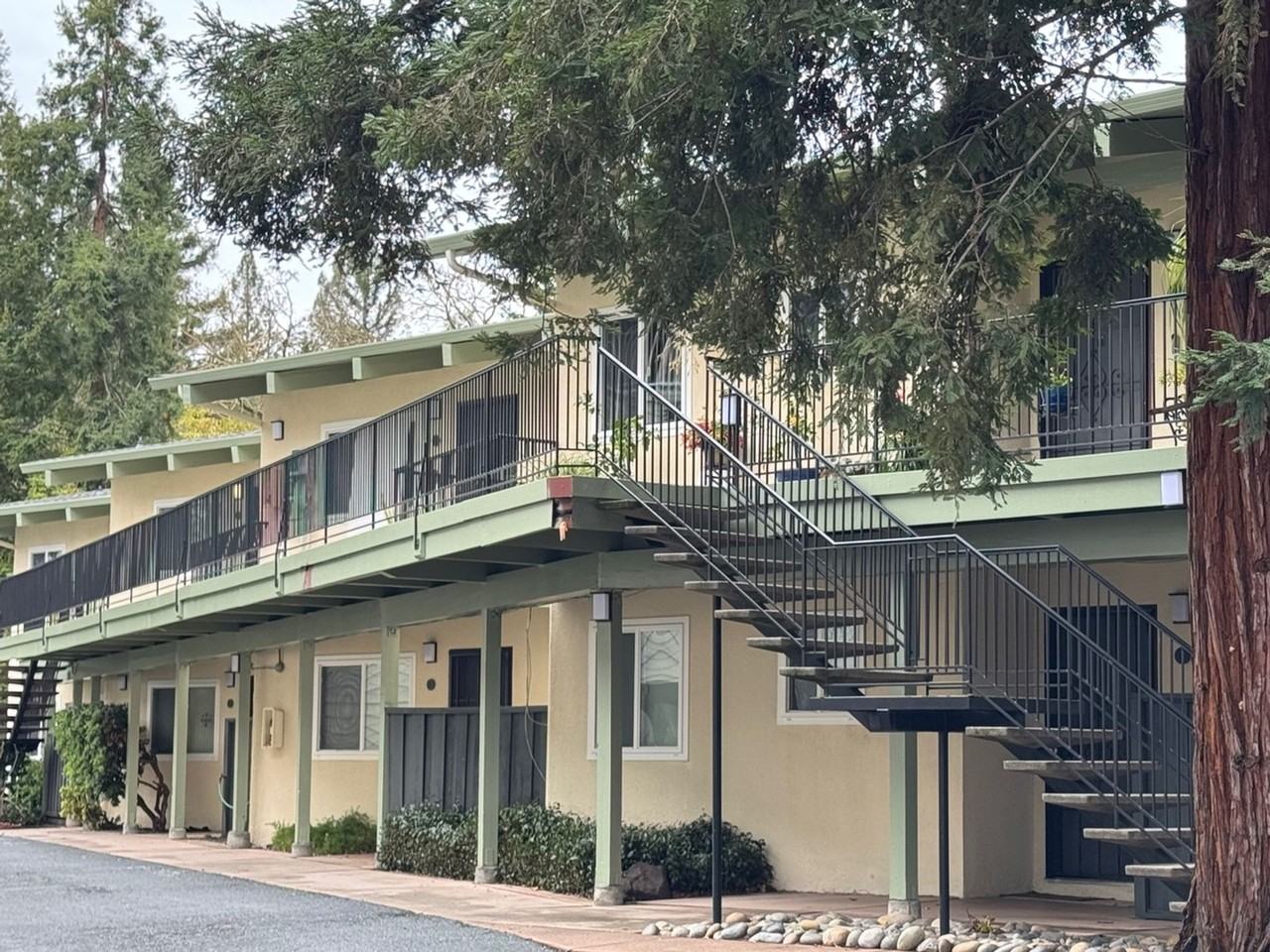 La Posada Apartments - Photo 2 of 3