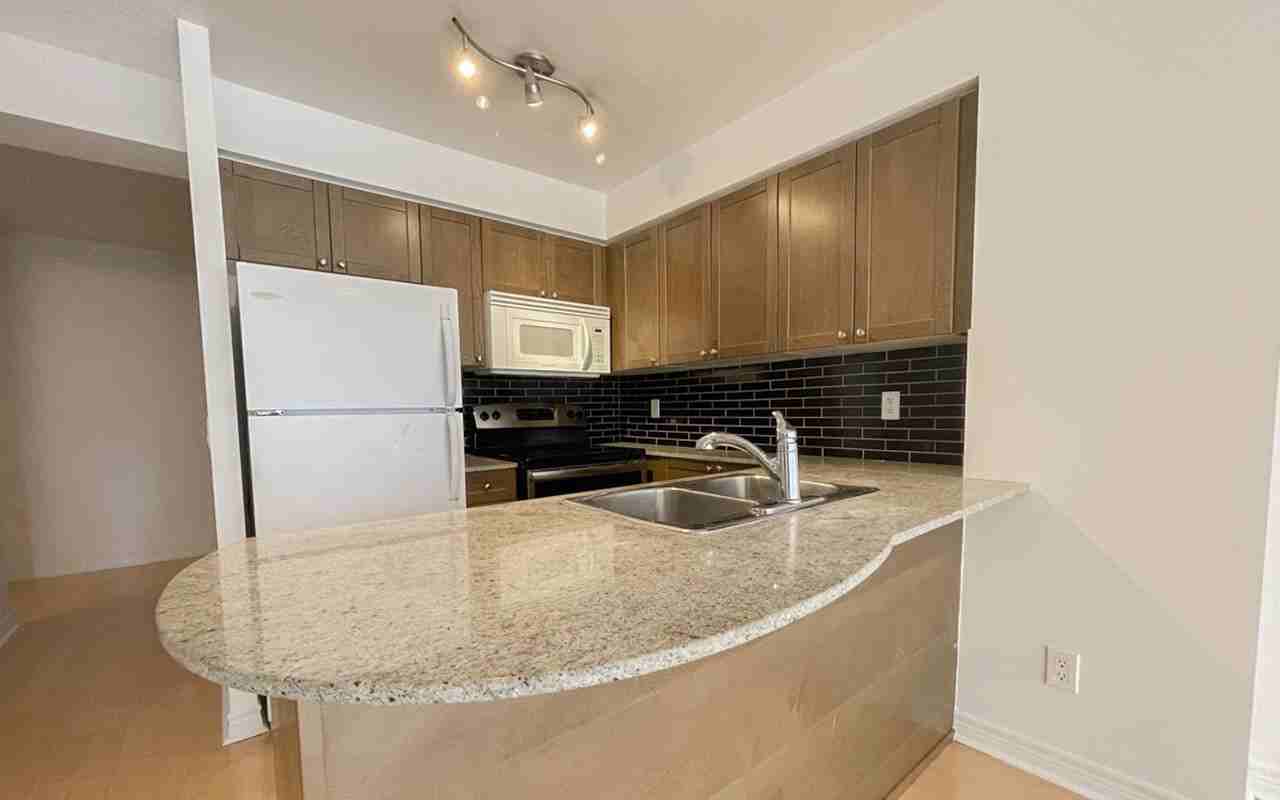 763 Bay St - Photo 2 of 50