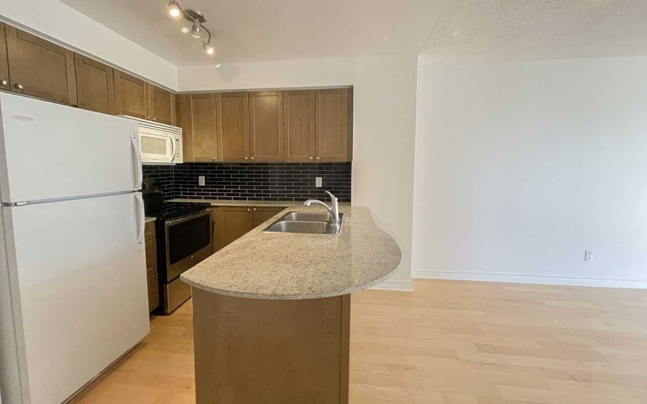 763 Bay St - Photo 3 of 50