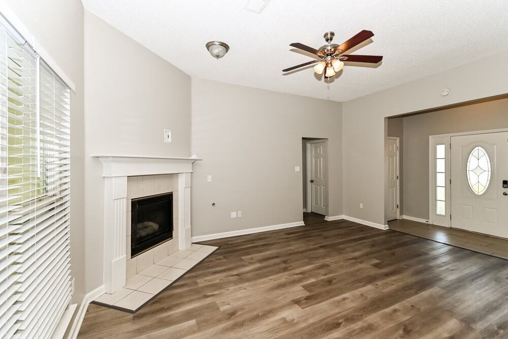 6692 Branch Rd S - Photo 3 of 16