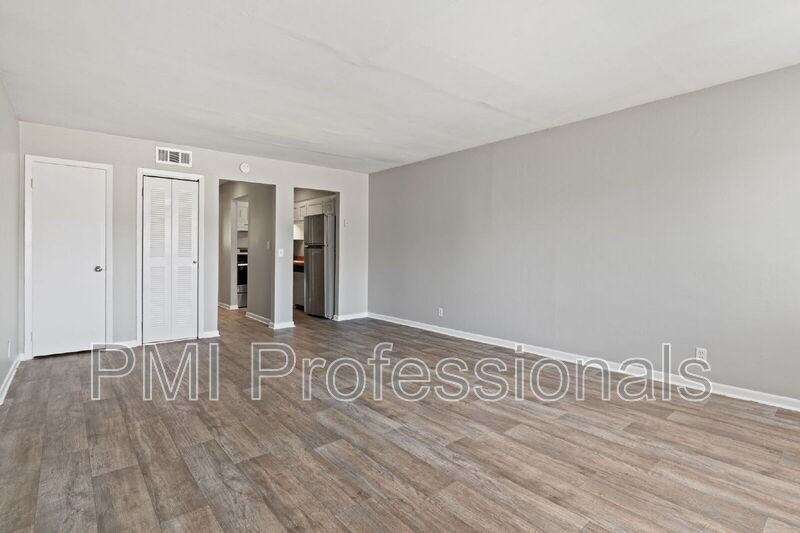 800 Anderson Ln #B3 - Photo 2 of 35