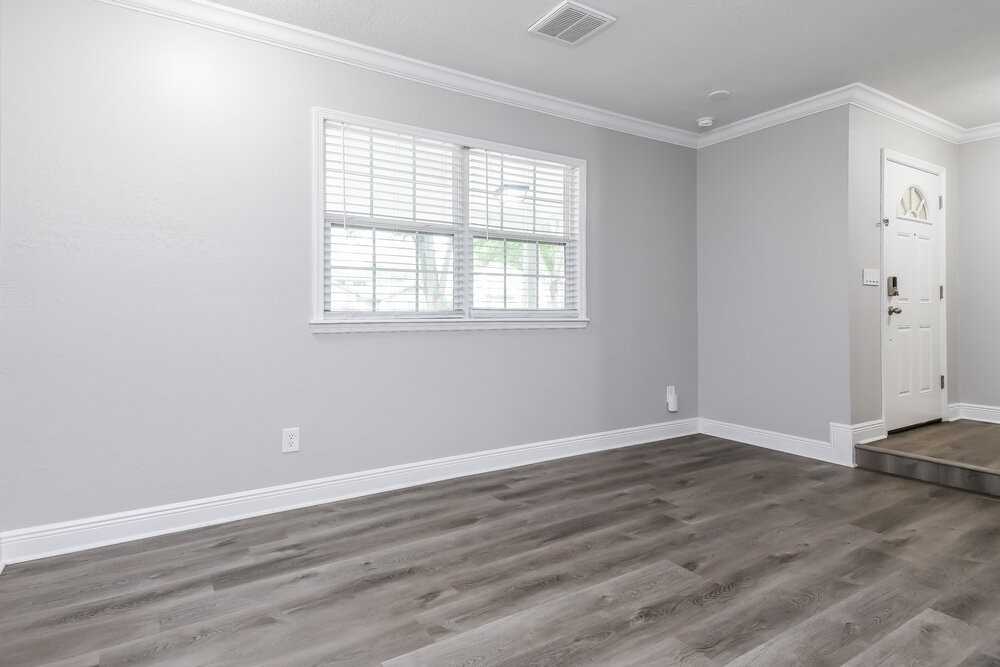 1048 Saint Croix Ave - Photo 4 of 16