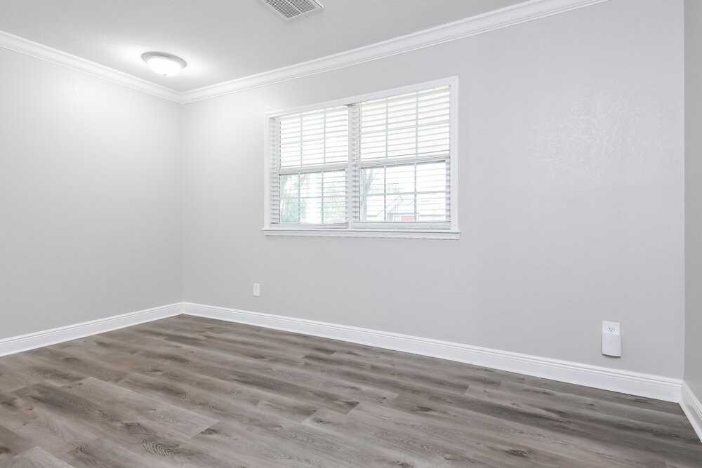 1048 Saint Croix Ave - Photo 5 of 16