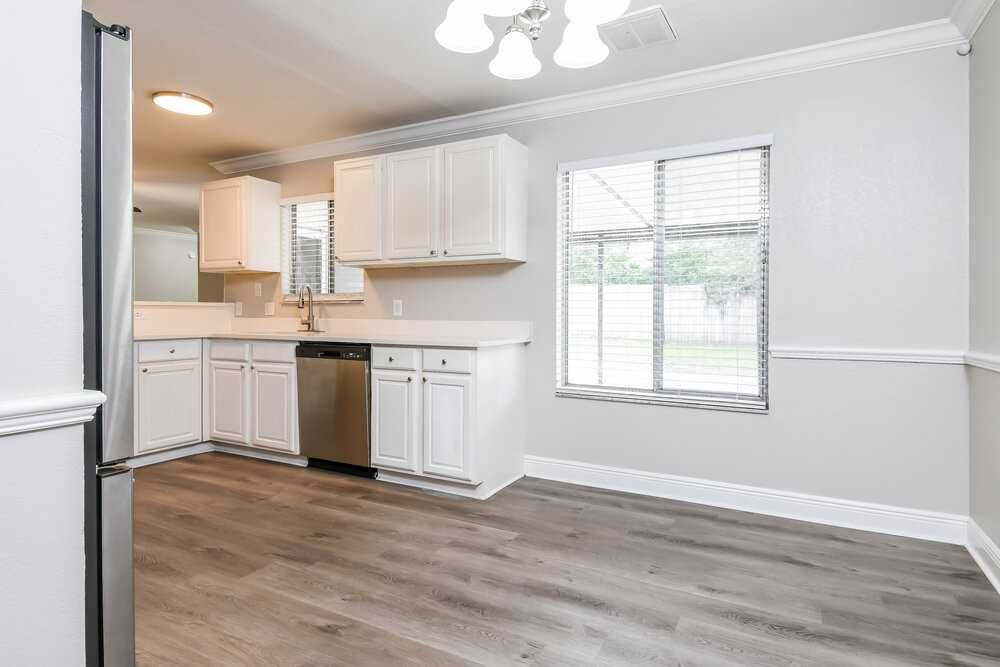 1048 Saint Croix Ave - Photo 6 of 16