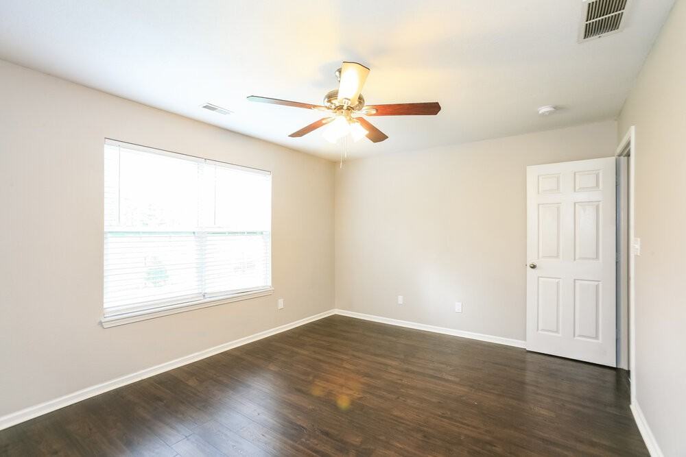 9761 Trail Dr - Photo 5 of 17