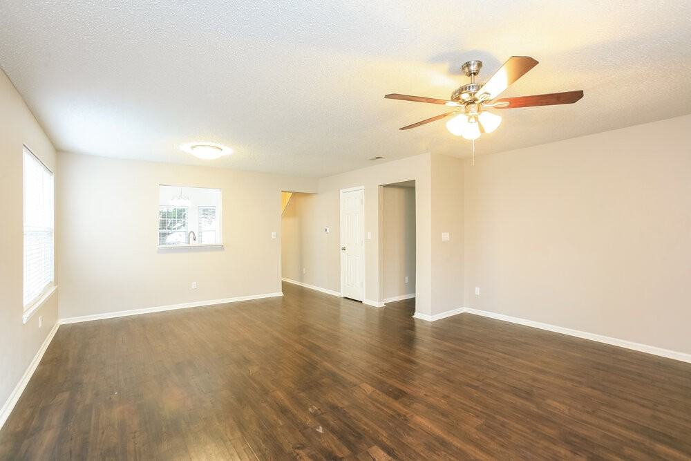 9761 Trail Dr - Photo 6 of 17