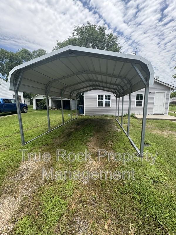 221 N Walnut - Photo 3 of 12