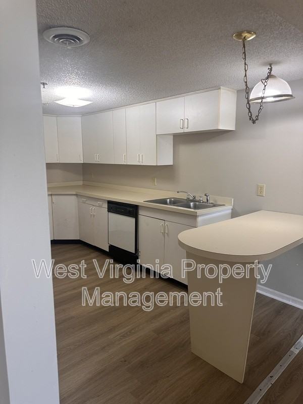 104 N 8th St #208 - Photo 5 of 9