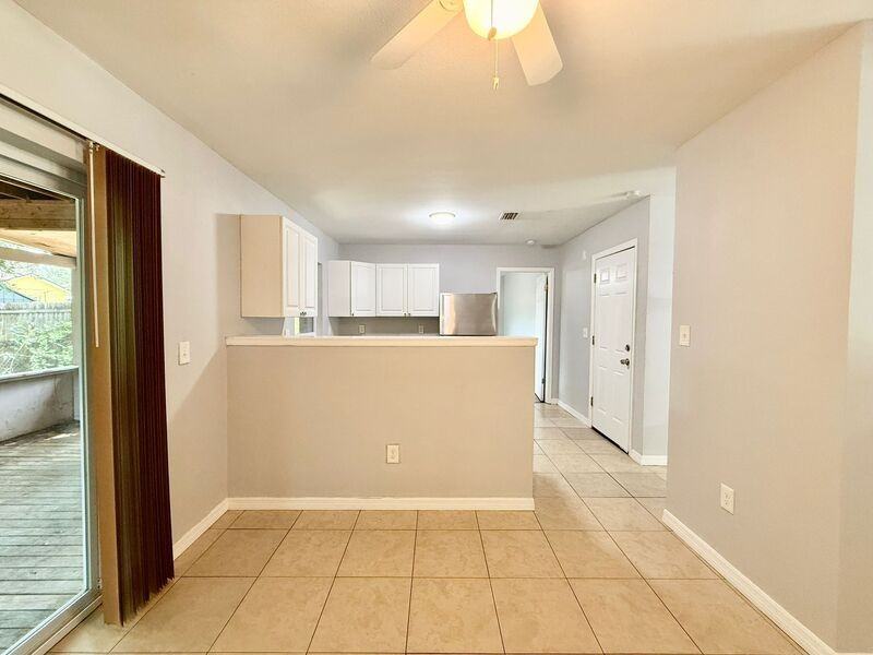 15657 Waverly St - Photo 7 of 46